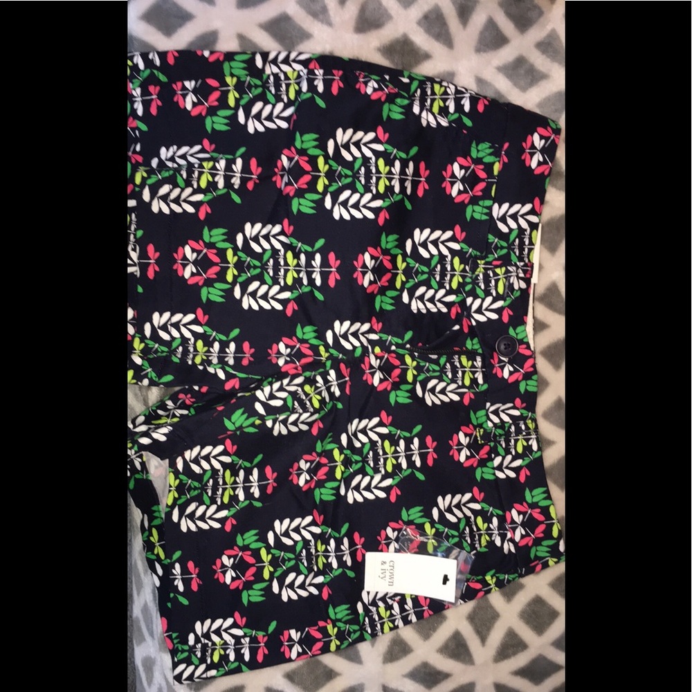 women’s crown and ivy shorts